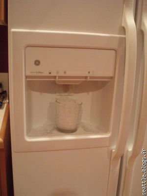 le laaarge frigo américain avec distributeur de glace pilée