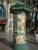 Kiosque a publicitaire, notez Toulouse-Lautrec!