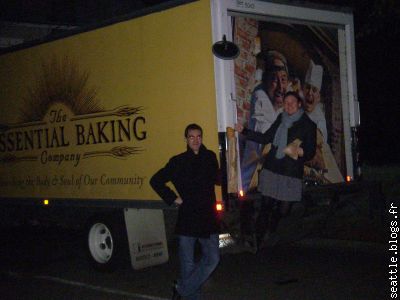 romain et virginie sur le camion de la boulangerie